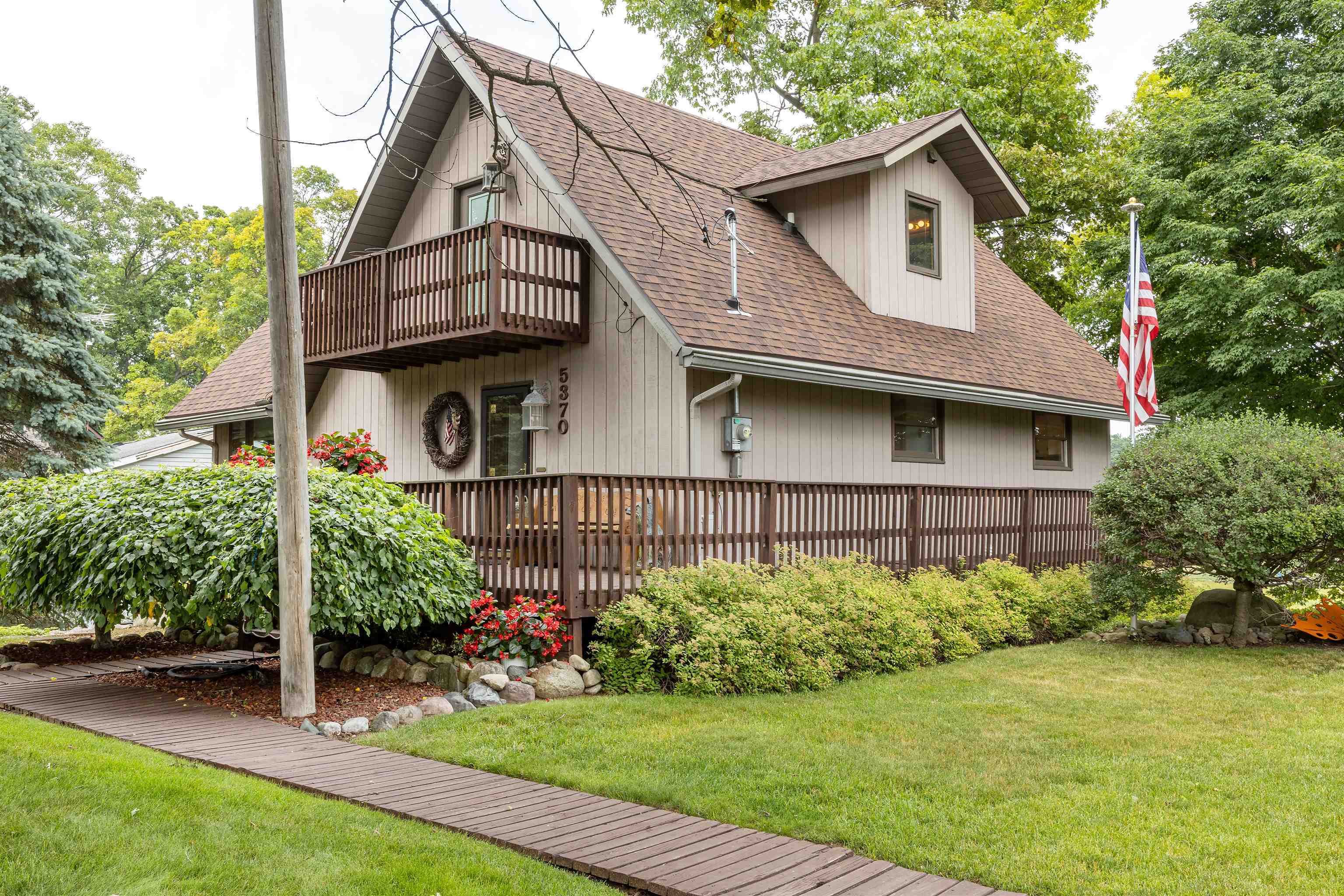 Property Photo: 5370 N Lake Sanford MI 48657
