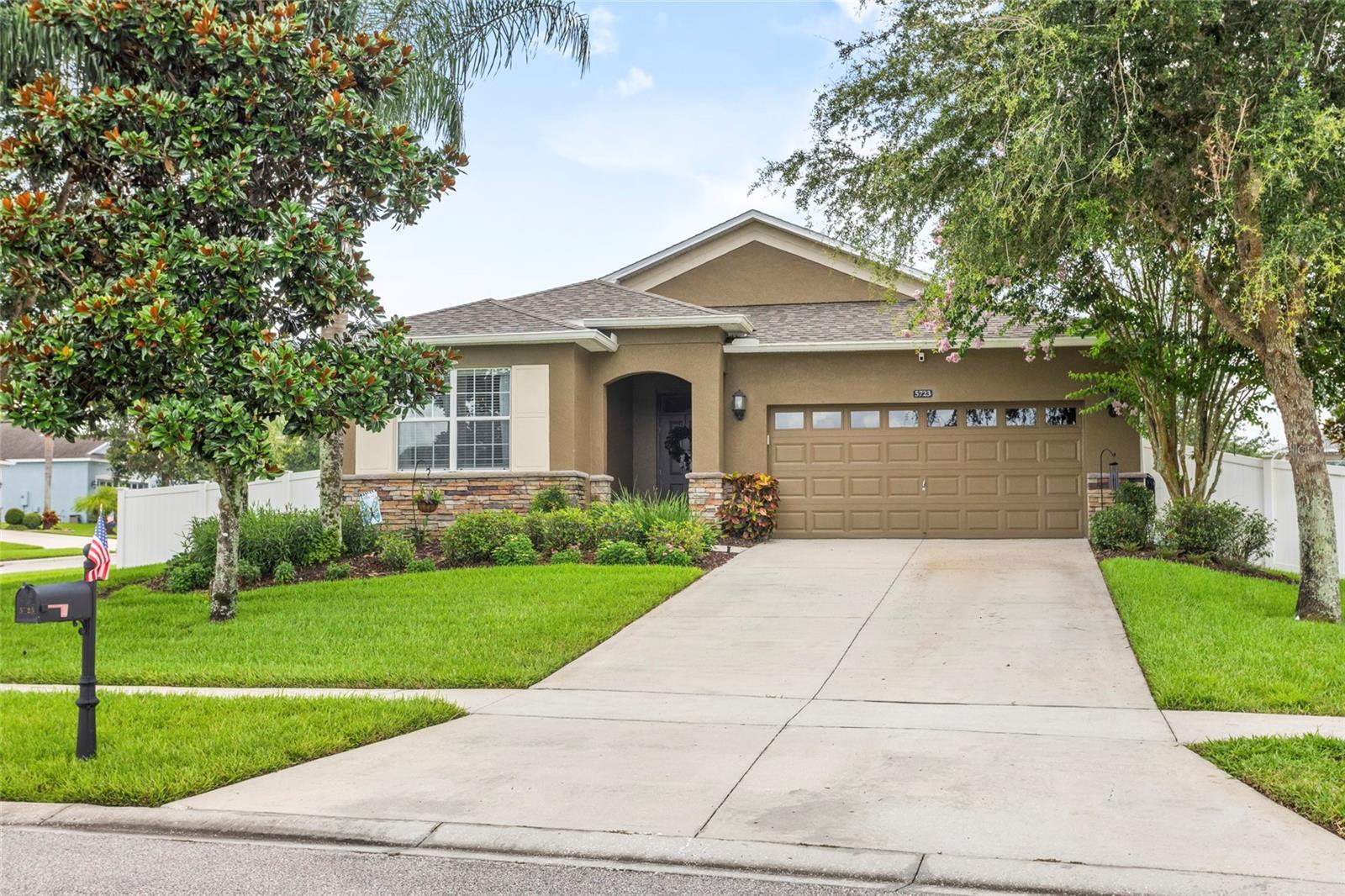 Property Photo: 5723 Tarleton Way FL 32757