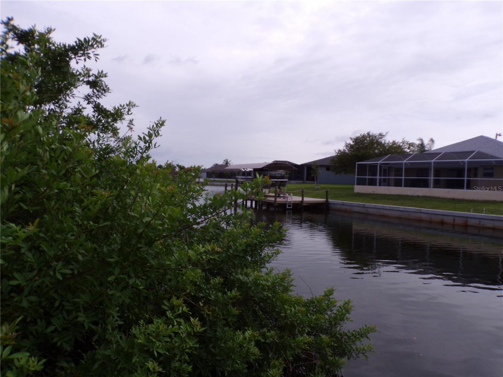 Property Photo: 400 NW 32nd Place FL 33993