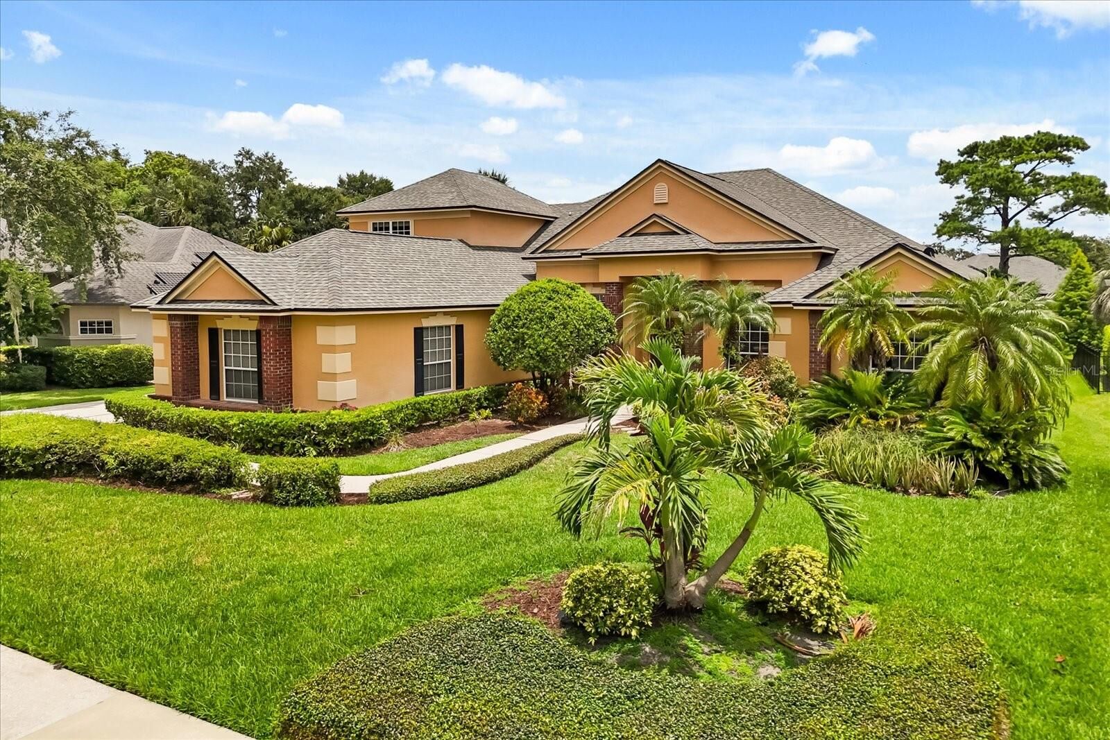 Property Photo: 213 Heatherwood Court FL 32708