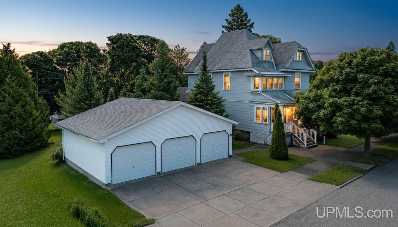 Property Photo:  208 Pewabic Street  MI 49913