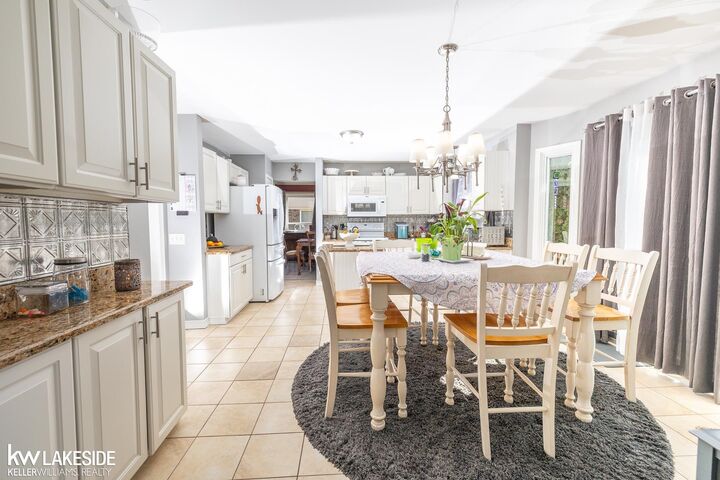Property Photo:  1022 Pointe Place Boulevard  MI 48307 