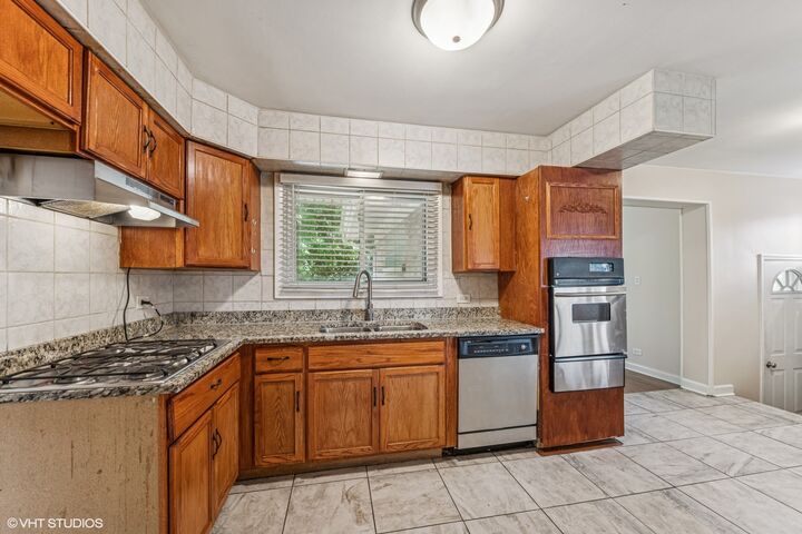 Property Photo: 2151 Newcastle Avenue IL 60154