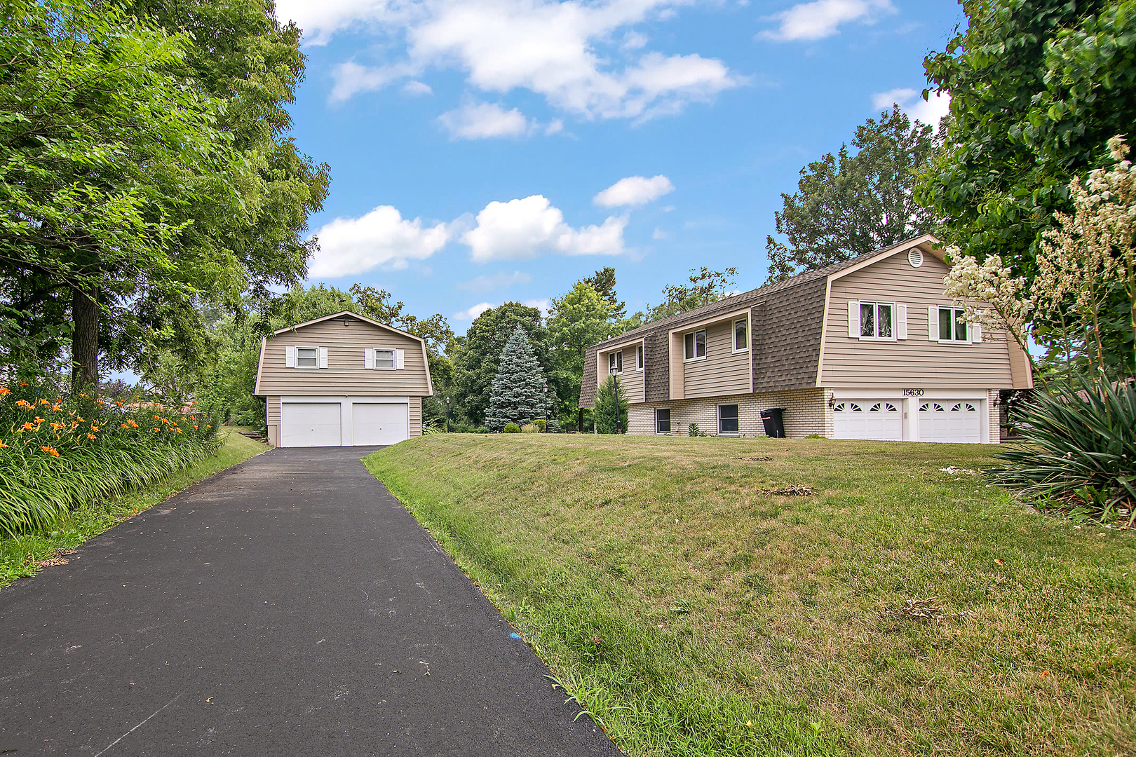Property Photo: 15630 Le Claire Avenue IL 60452