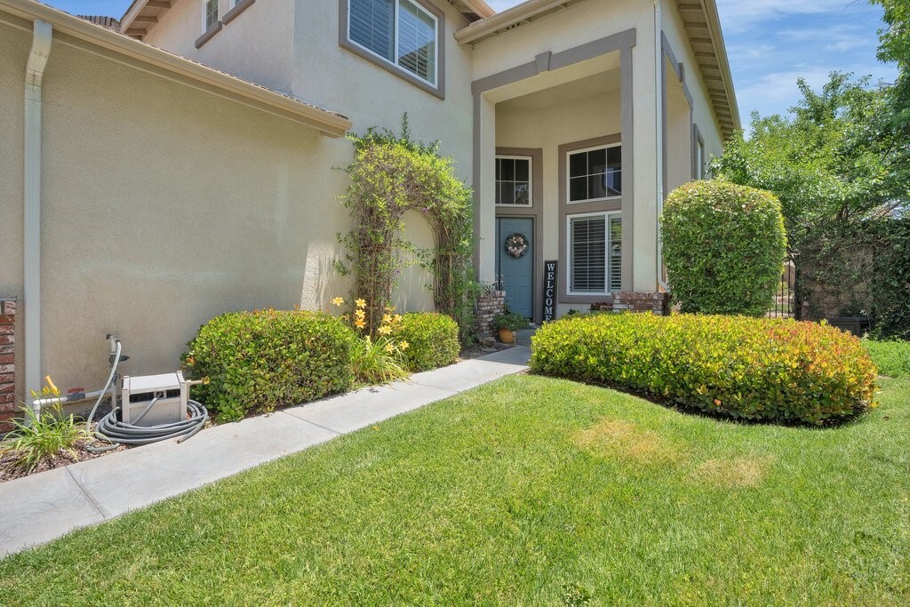 Property Photo: 42207 Kimberly Way CA 92562