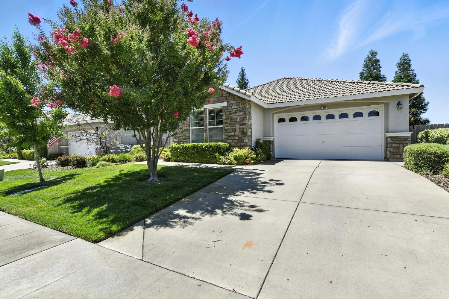 Property Photo: 2010 Ranch Bluff Way CA 95762