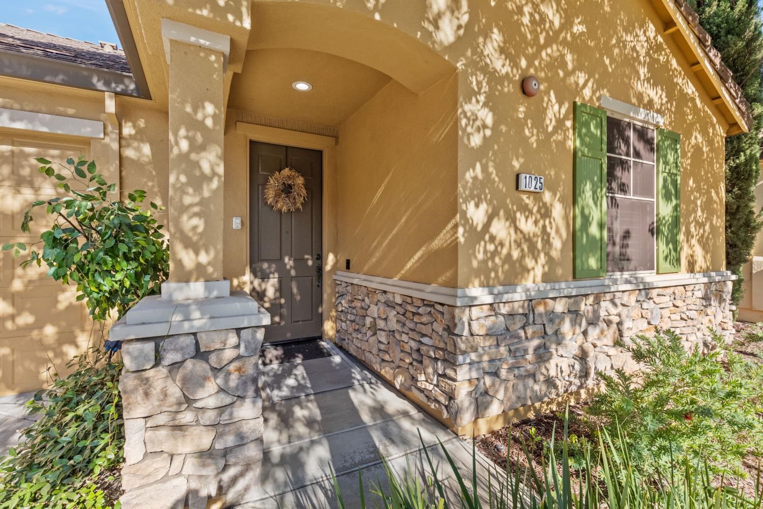 Property Photo: 1025 Cabris Lane CA 95747