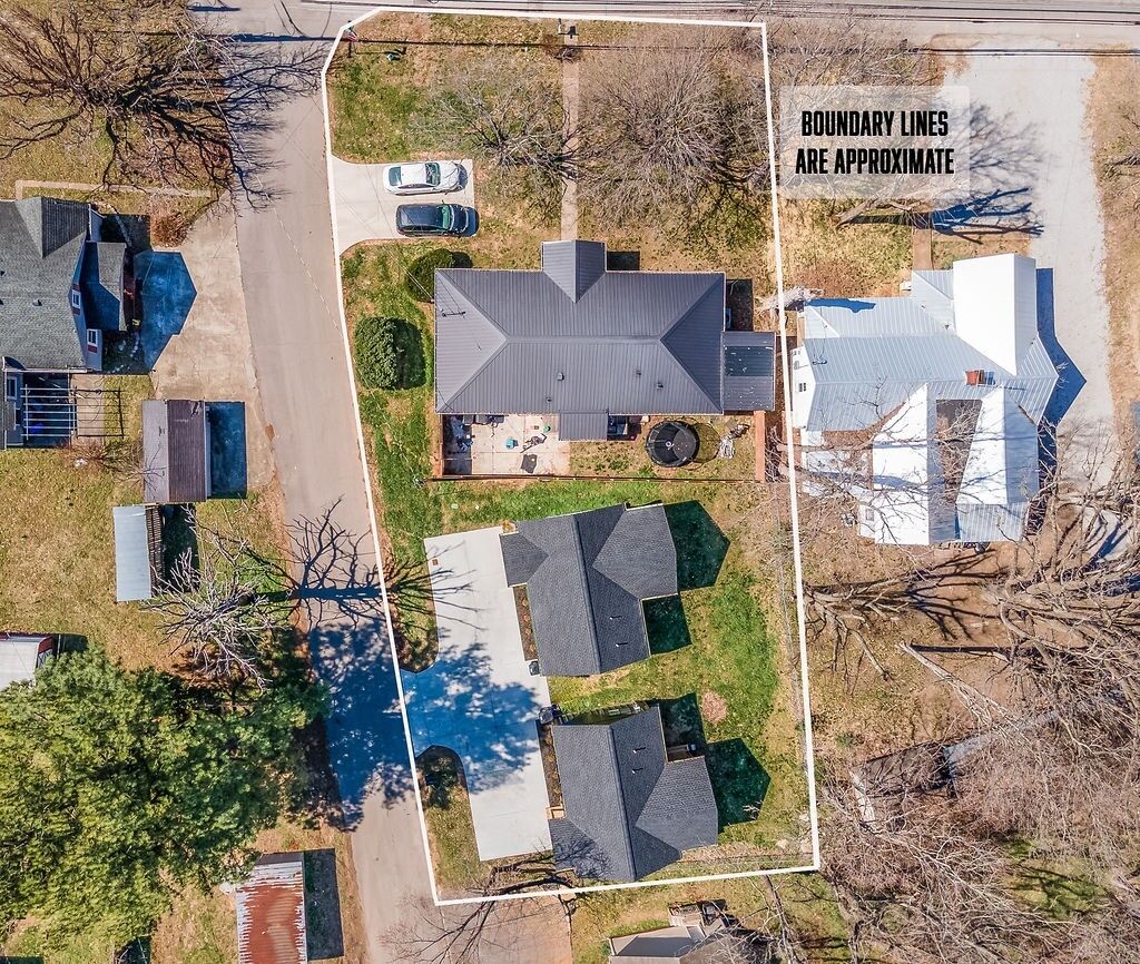 Property Photo:  1905 Highland Ave  TN 38401 