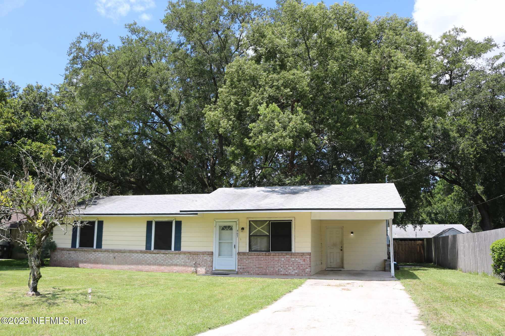 Property Photo: 463 Melrose Court FL 32043