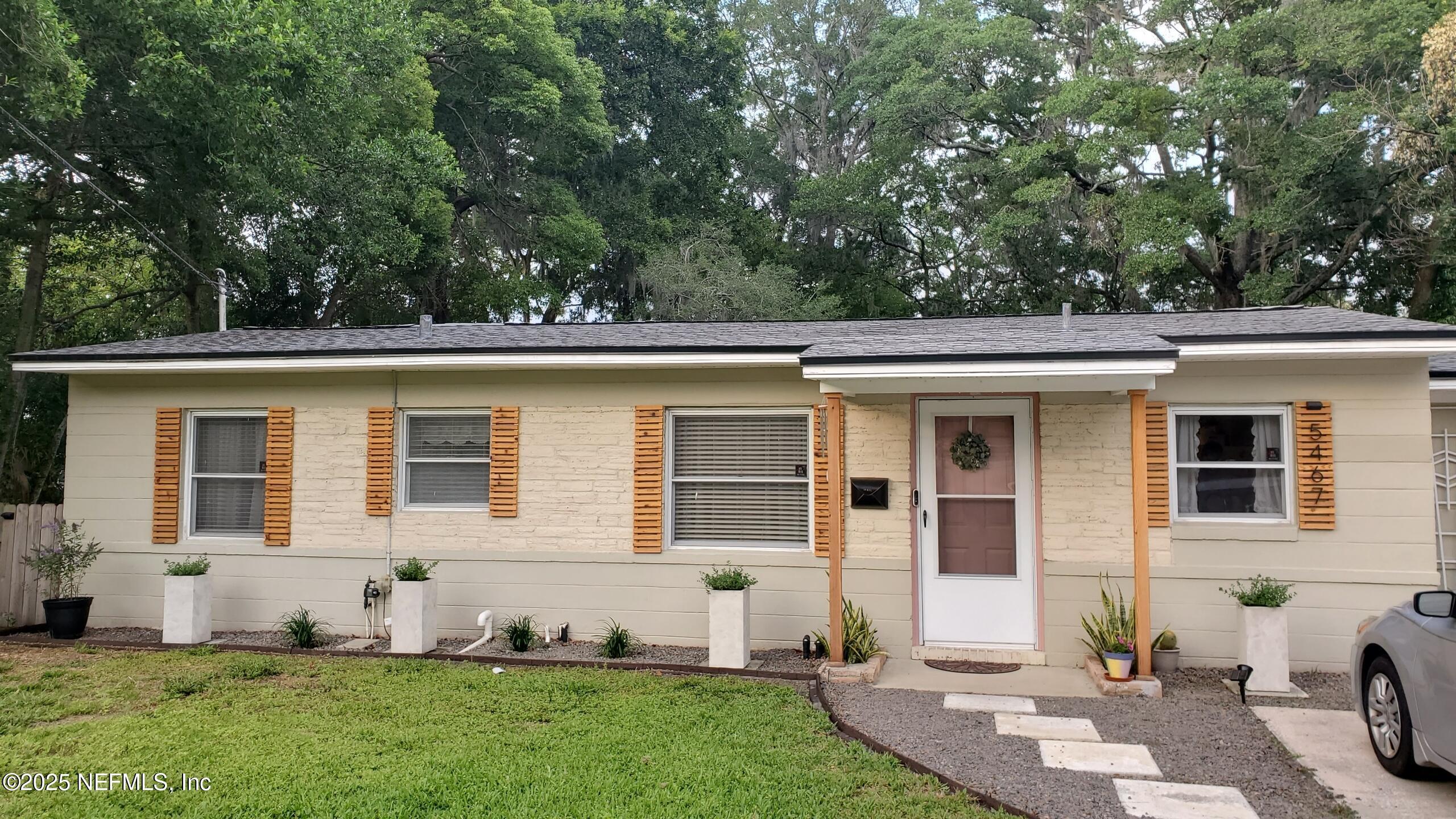Property Photo: 5467 N North River Road FL 32211