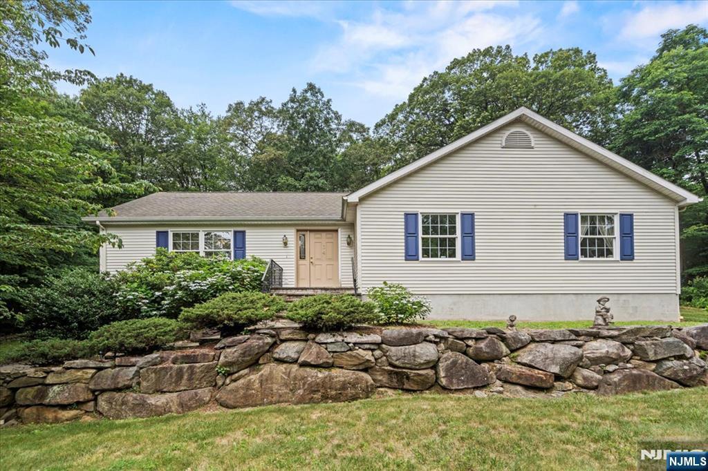 64 Stag Hill Road  Mahwah NJ 07430 photo