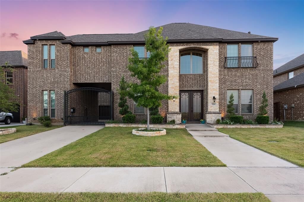 Property Photo: 3204 Chambley Lane TX 76084
