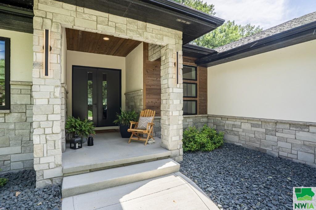 Property Photo:  653 E Sawgrass Trl  SD 57049 