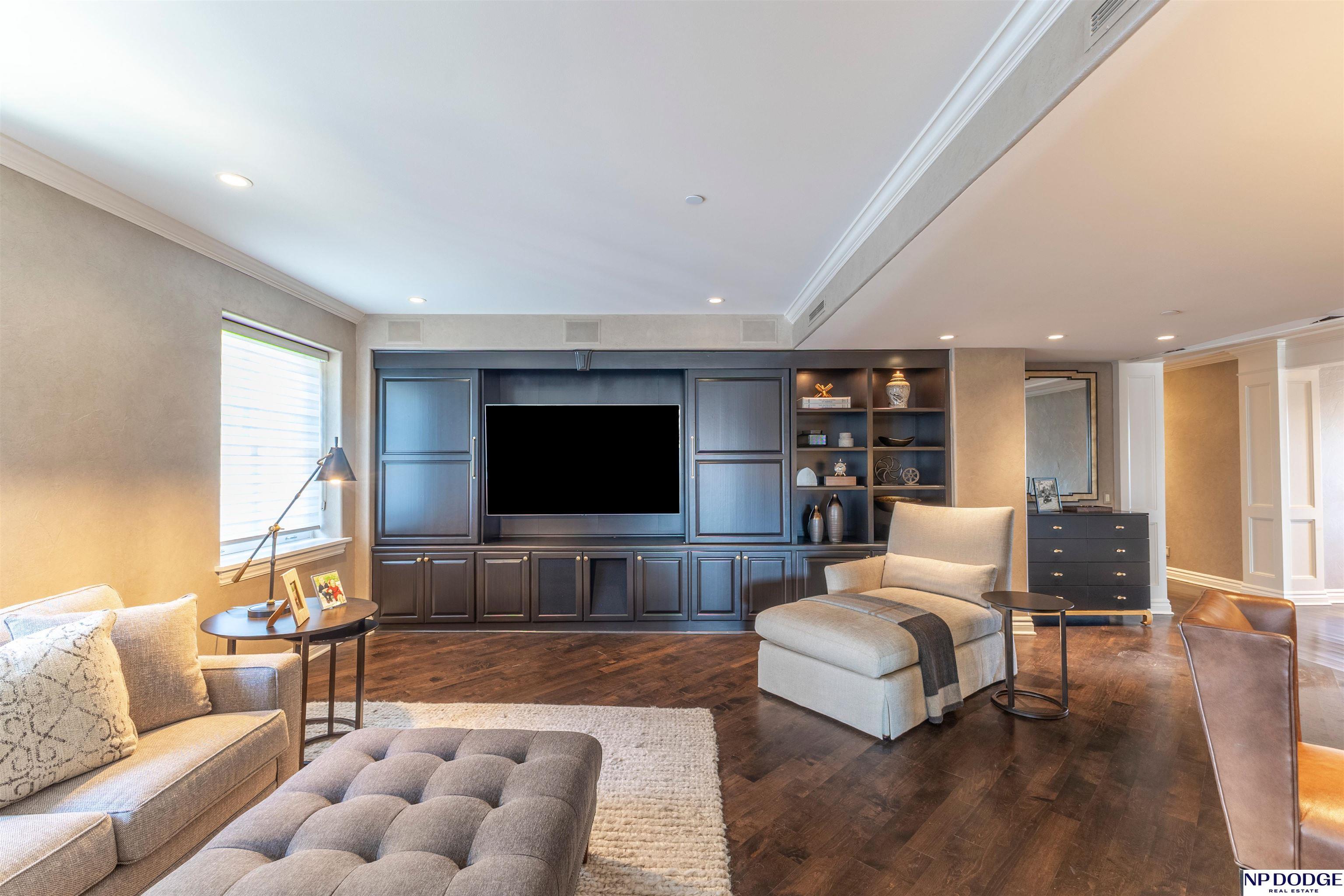Property Photo: 1403 Farnam Street #1010 NE 68102