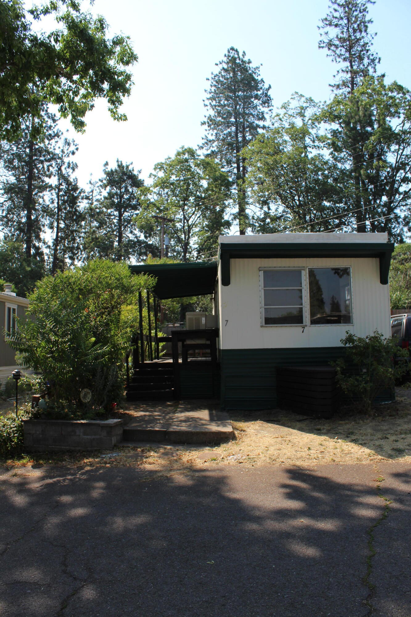 Property Photo:  2799 Siskiyou Boulevard Unit 7  OR 97520 