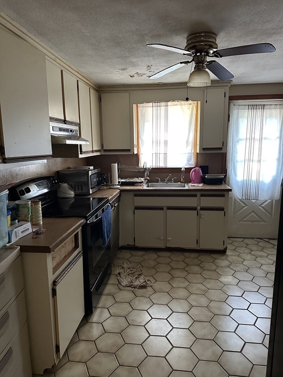Property Photo:  114 Lake St  MA 01960 