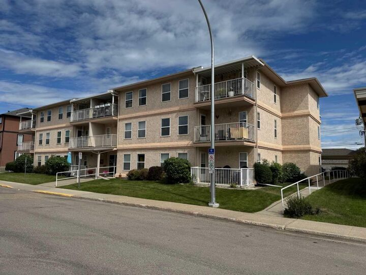 Photo de la propriété: 5026 49 Street 208 AB T4H 1V7