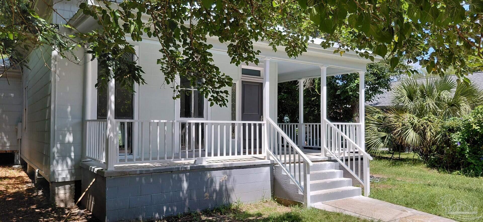Property Photo: 1215 N U St FL 32505