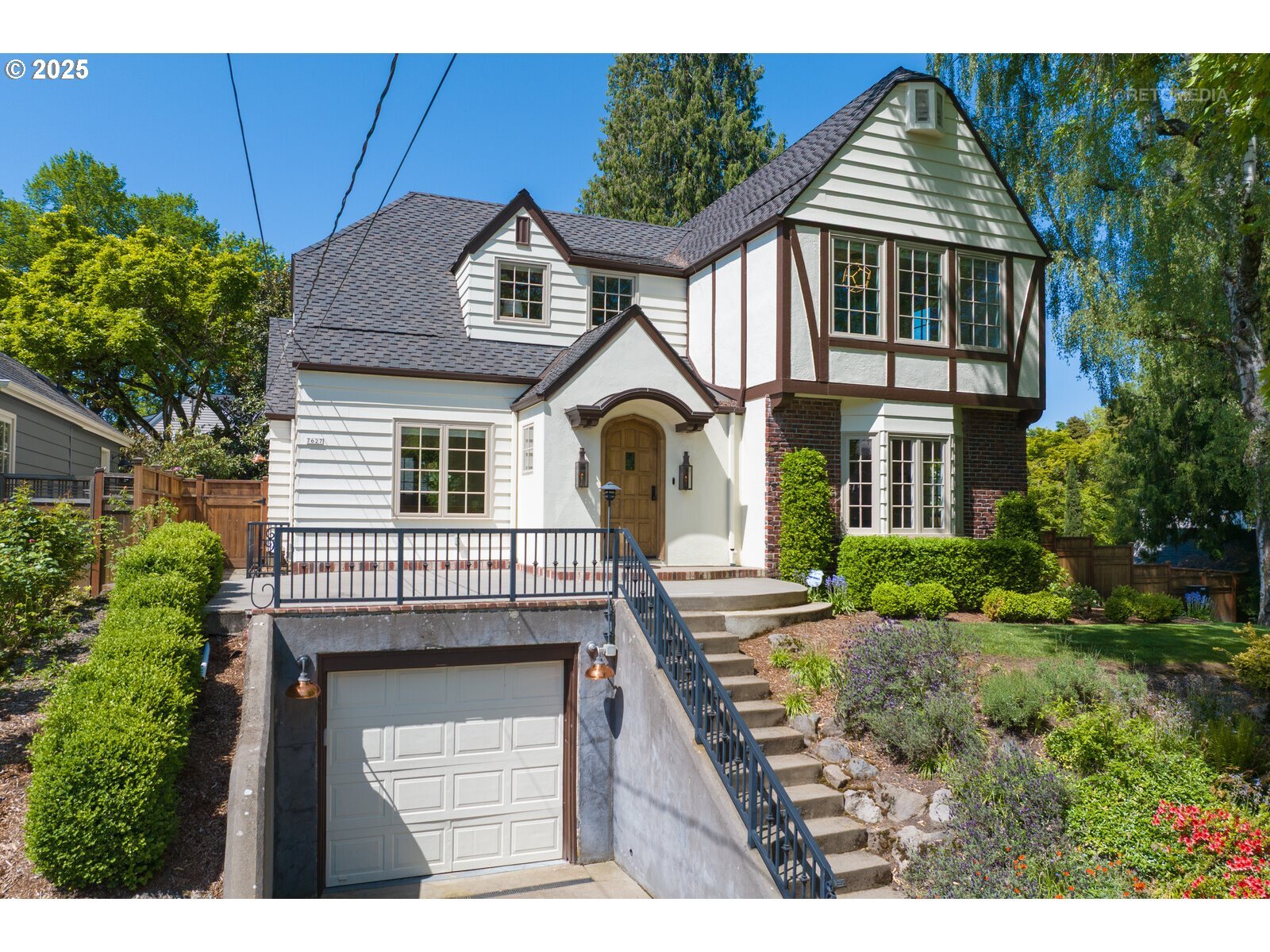 Property Photo: 7627 SE 30th Ave OR 97202