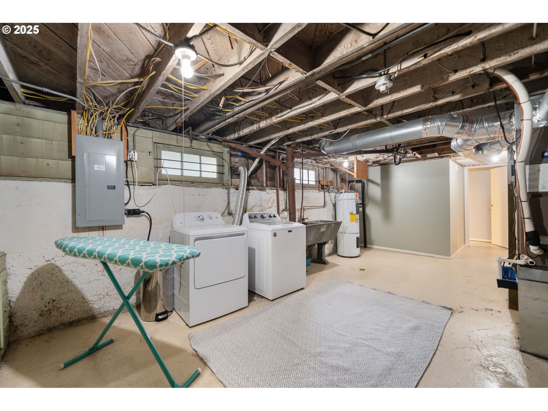 Property Photo: 3738 SE Schiller St OR 97202