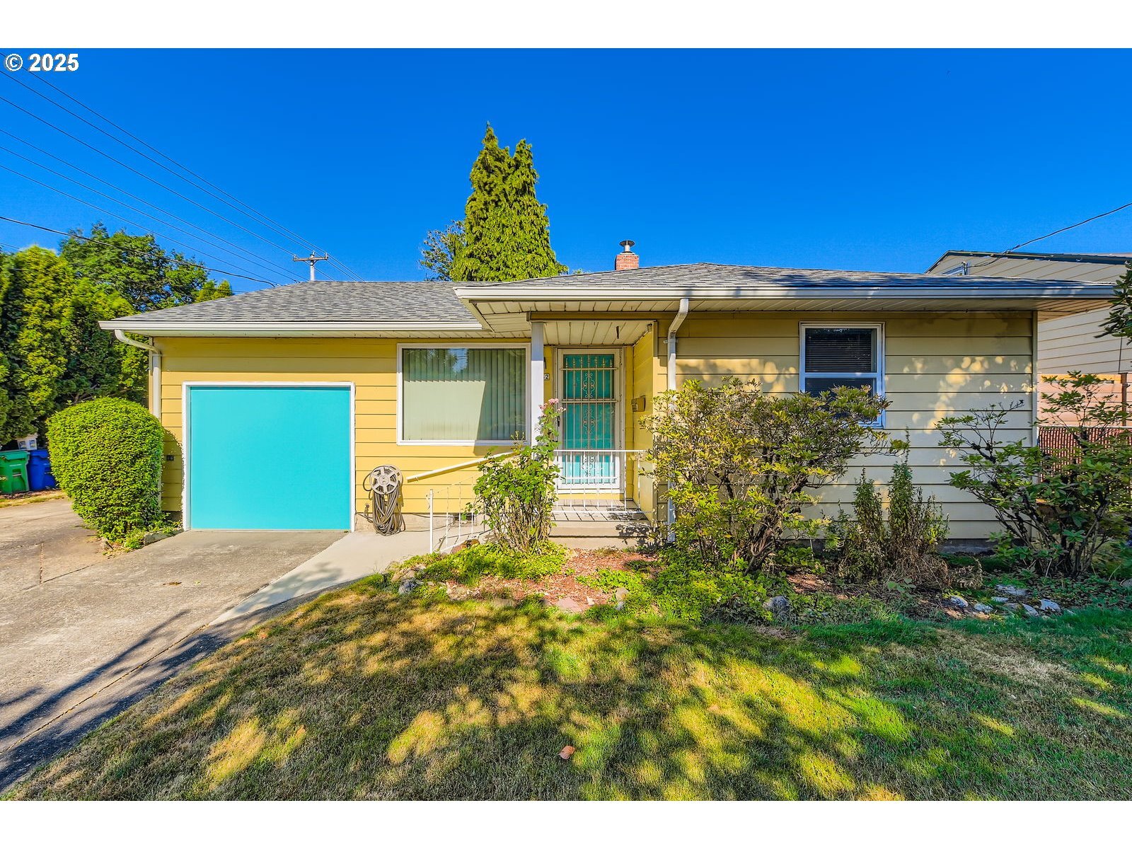 Property Photo: 9832 N Van Houten Ave OR 97203