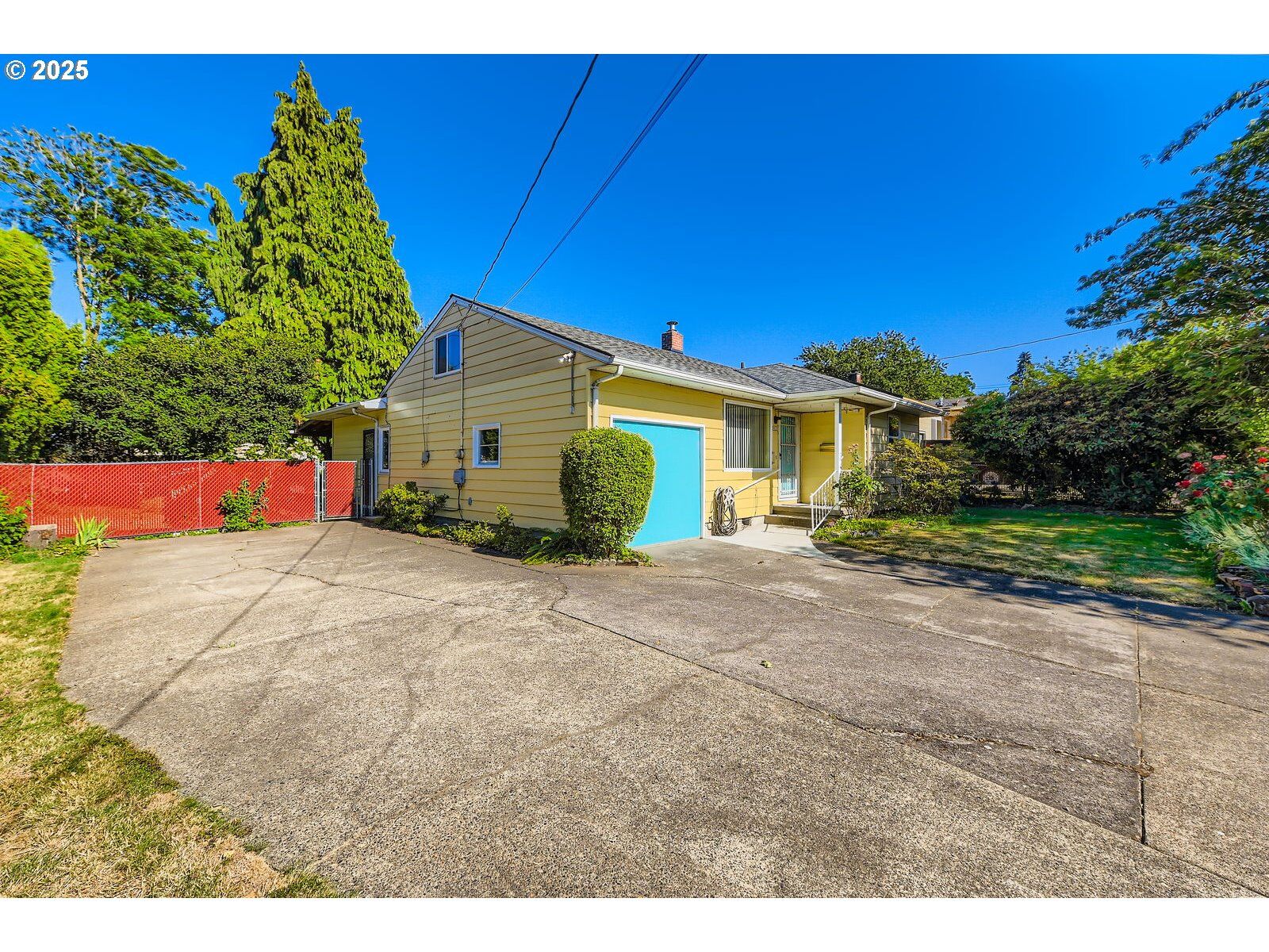 Property Photo:  9832 N Van Houten Ave  OR 97203 