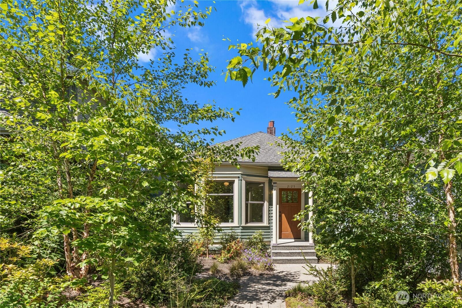 Property Photo:  2125  4th Avenue W  WA 98119 