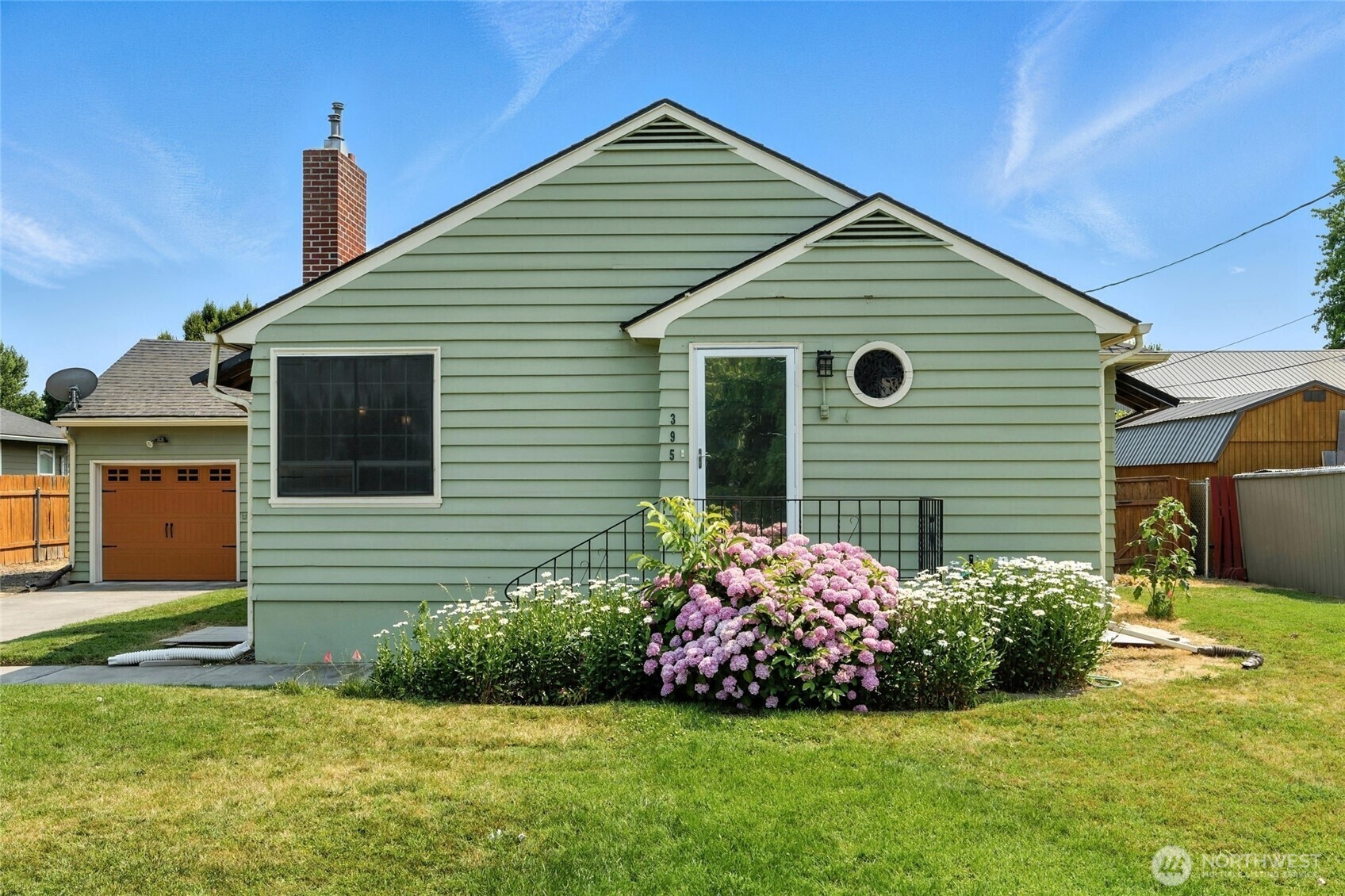 Property Photo: 395 Wallula Avenue WA 99362