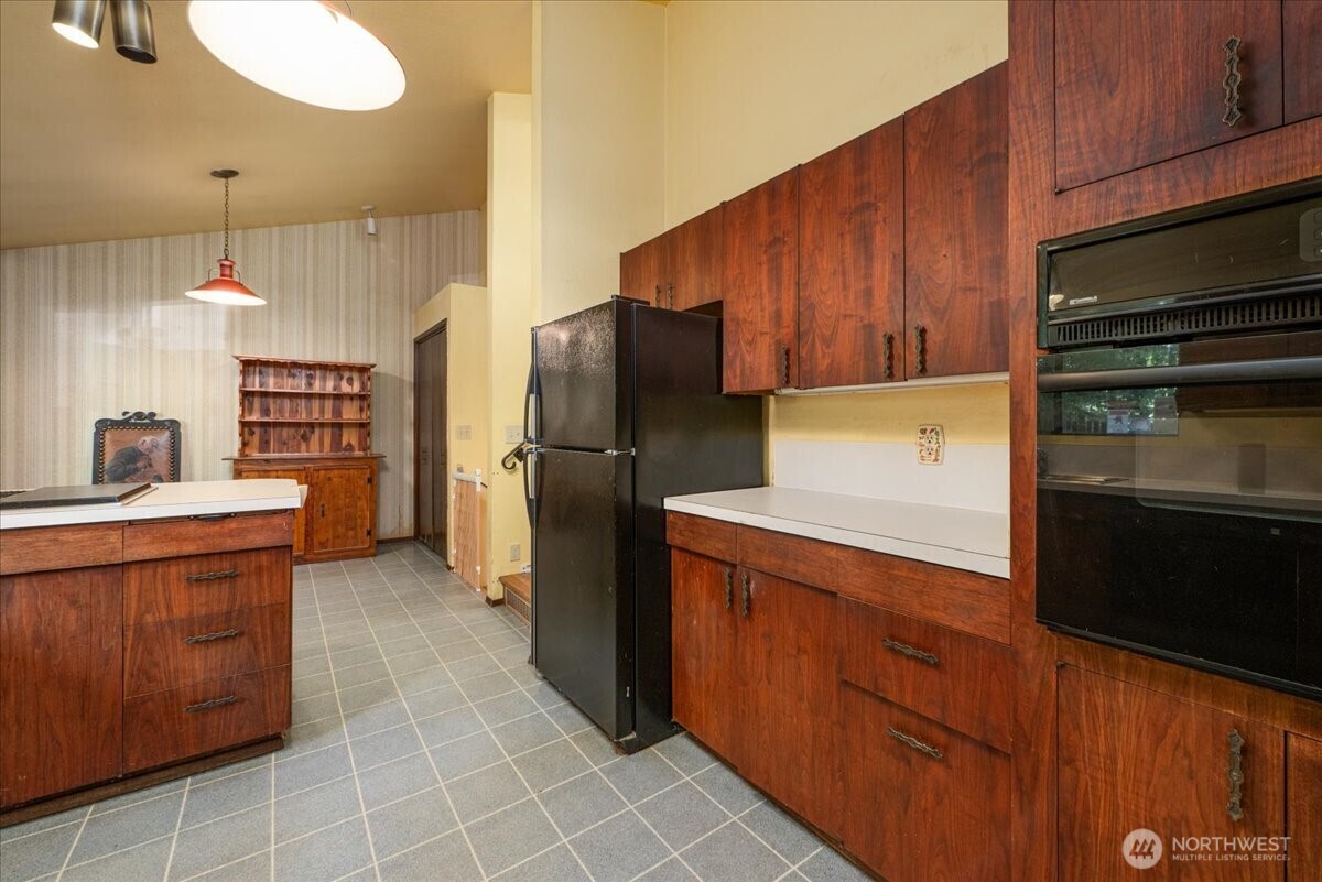 Property Photo: 18707 25th Avenue NE WA 98155