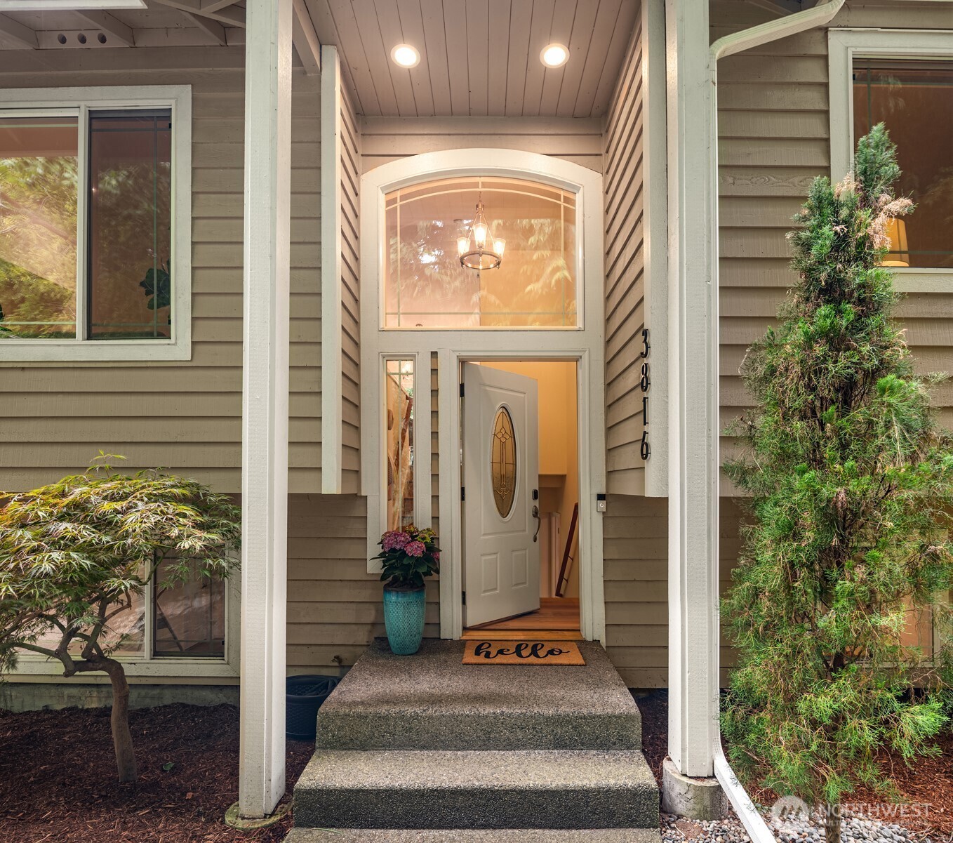 Property Photo: 3816 NE 110th Street WA 98125