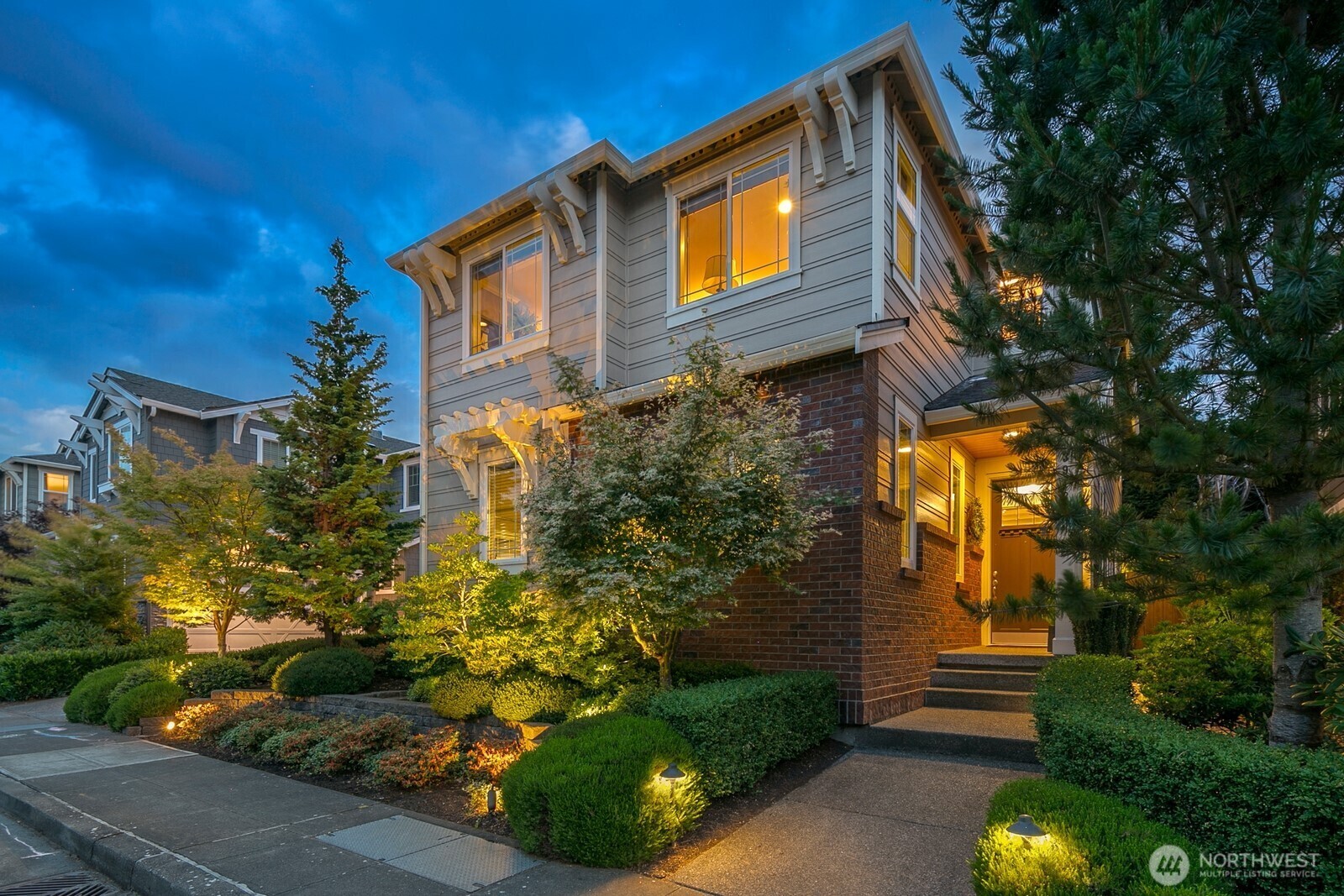Property Photo: 3913 W Briarcliff Lane WA 98199