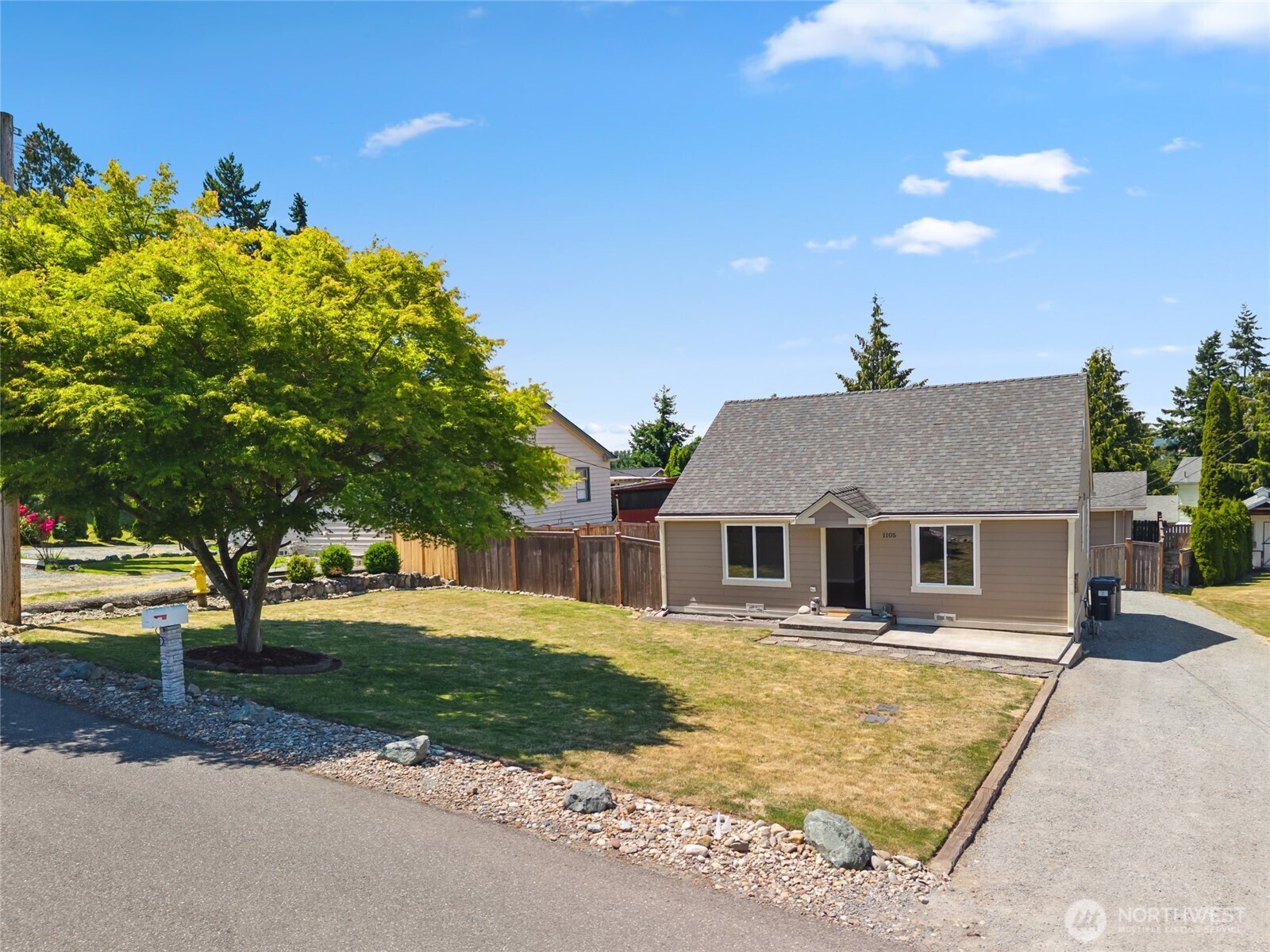 Property Photo: 1105 N 8th St WA 98273