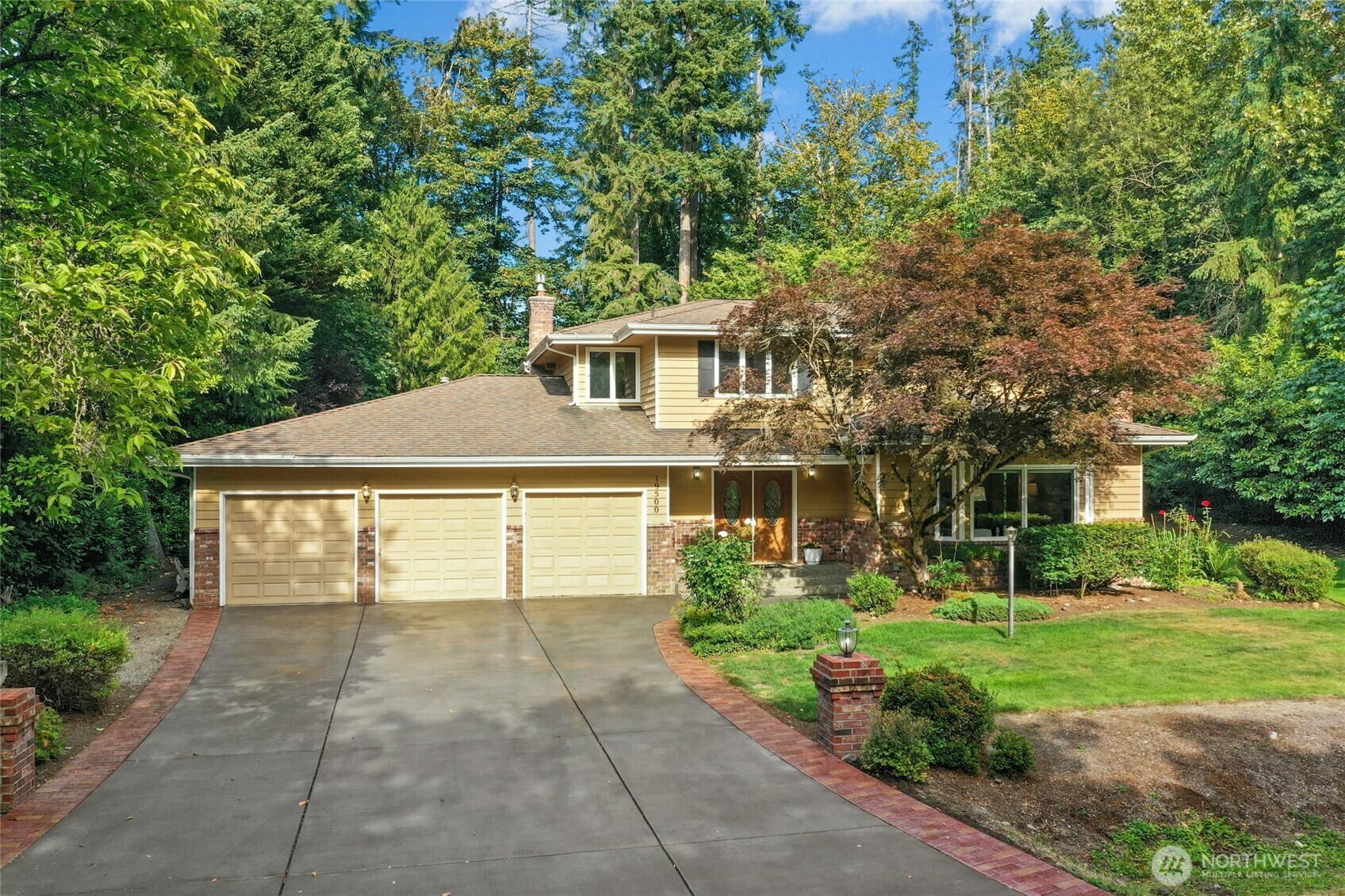 Property Photo: 19500 189th Place NE WA 98077