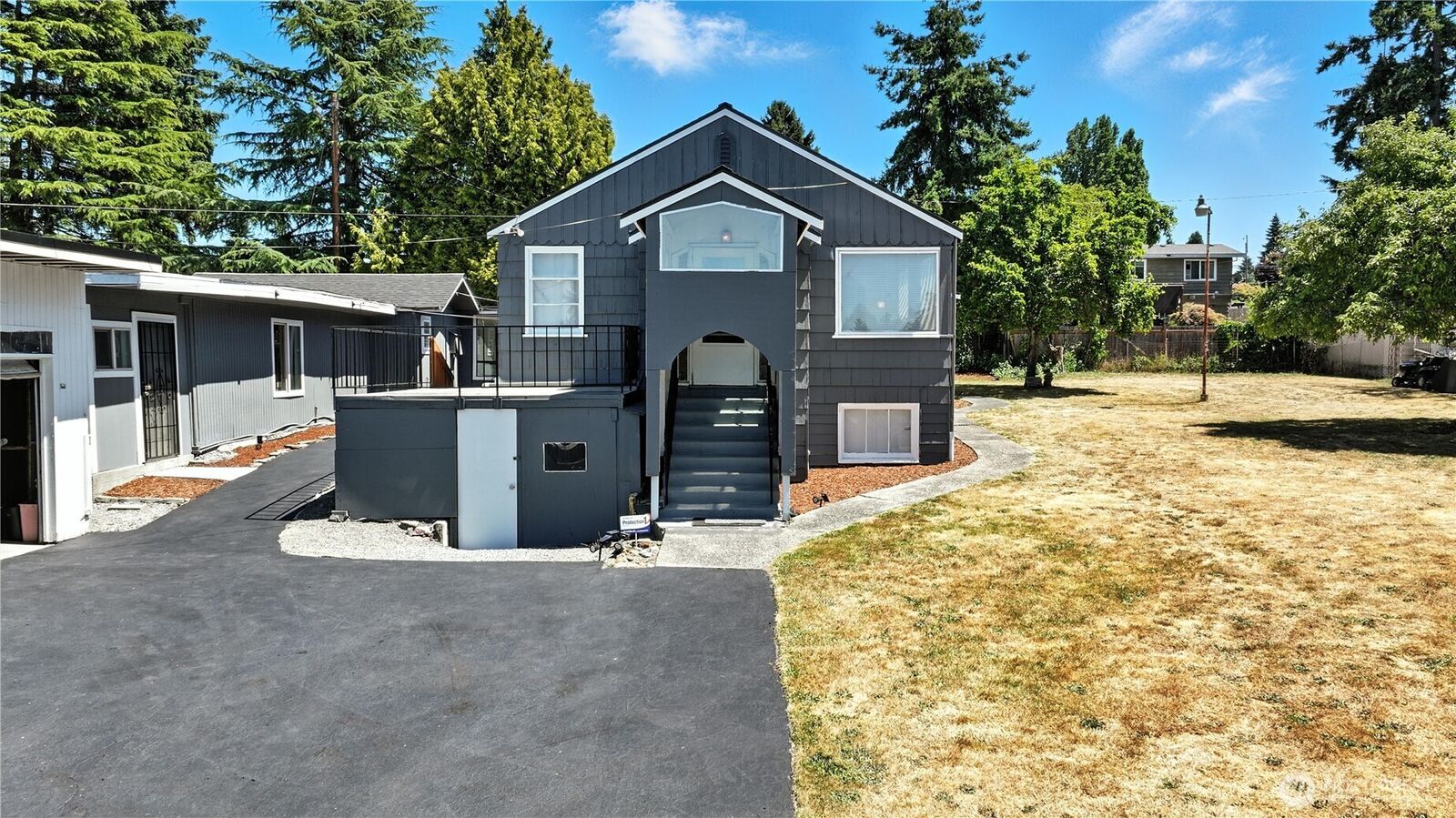 Property Photo:  11908  10th Avenue SW  WA 98146 