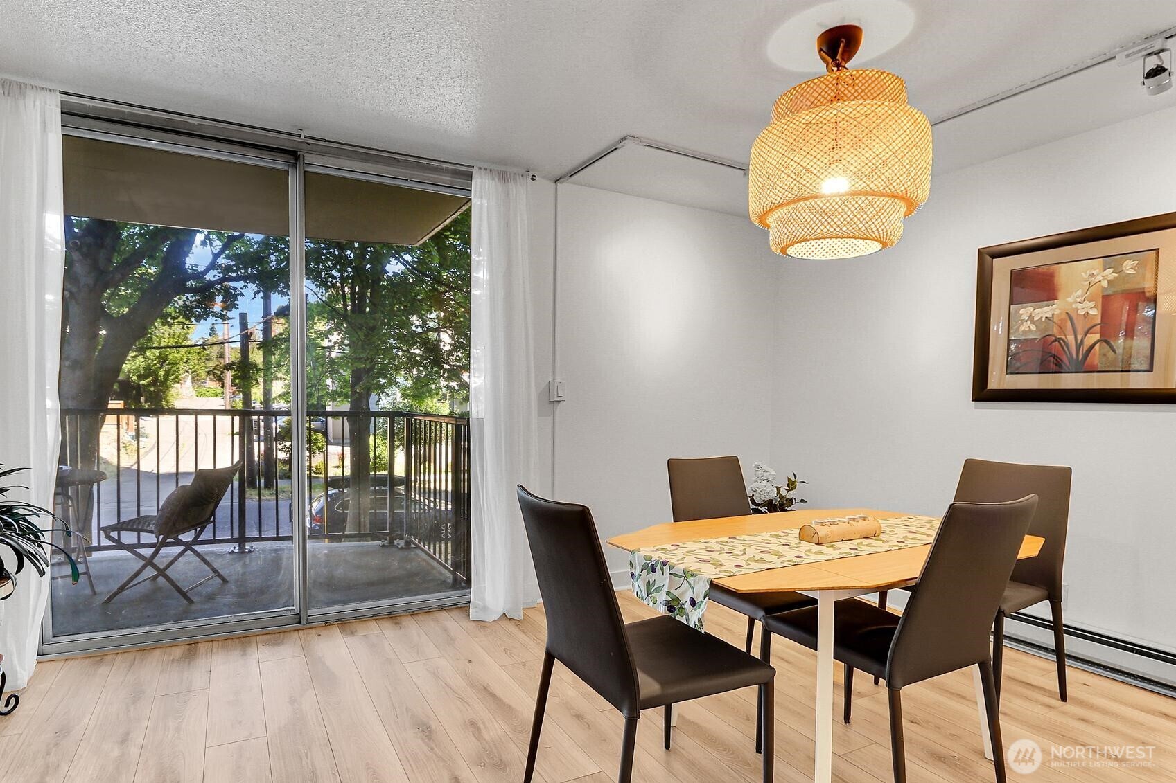 Property Photo: 4540 8th Avenue NE 202 WA 98105