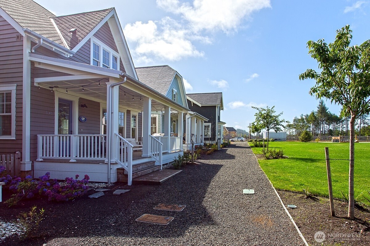 Property Photo:  100  Horseshoe Lane  WA 98571 