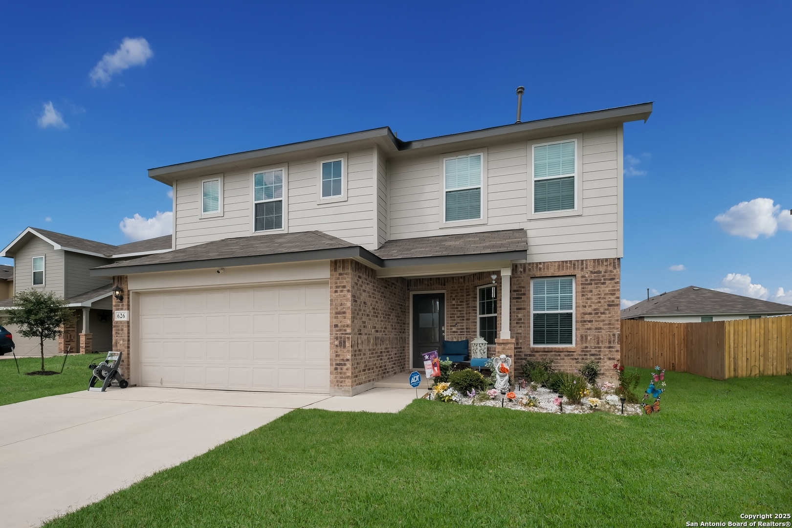 Property Photo: 626 Diamond Shoals TX 78108