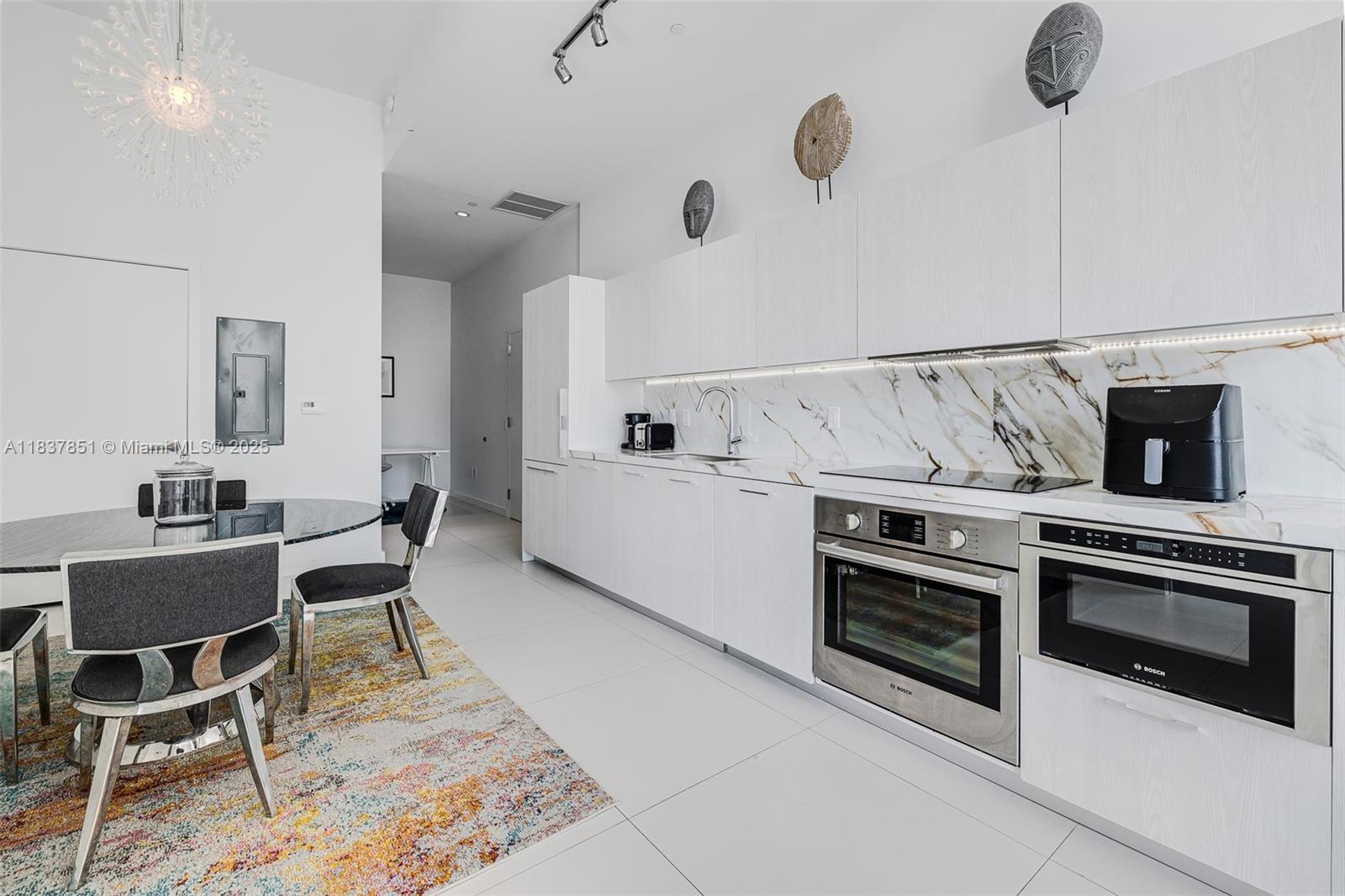 Property Photo: 501 NE 31st St 4007 FL 33137