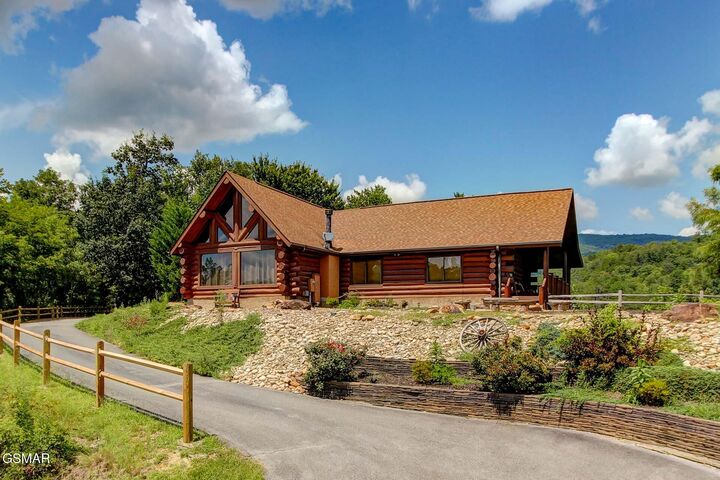 Property Photo:  2418 Smoky Vista Way  TN 37876 