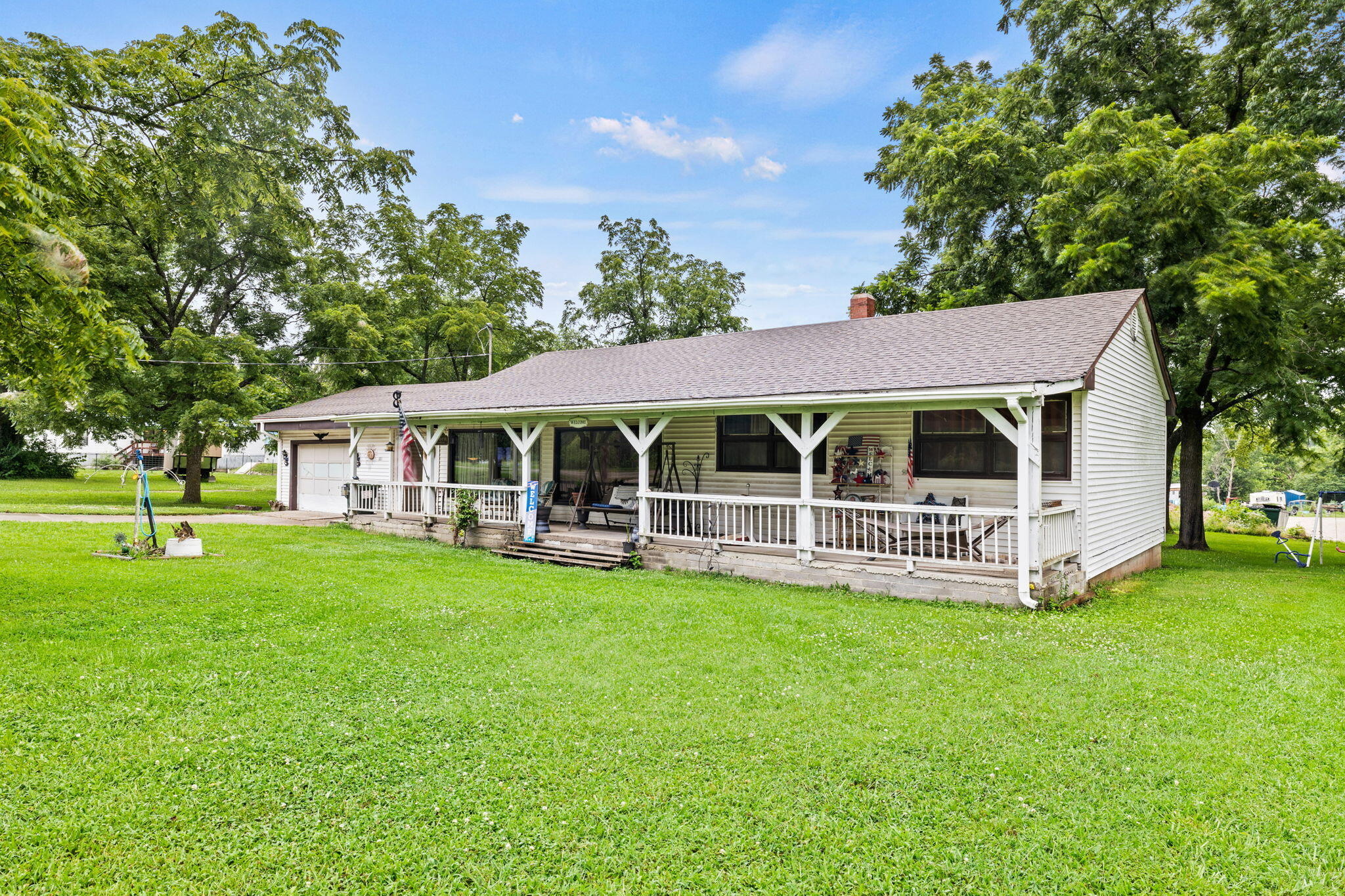 Property Photo:  601 N Pine Street  MO 65674 