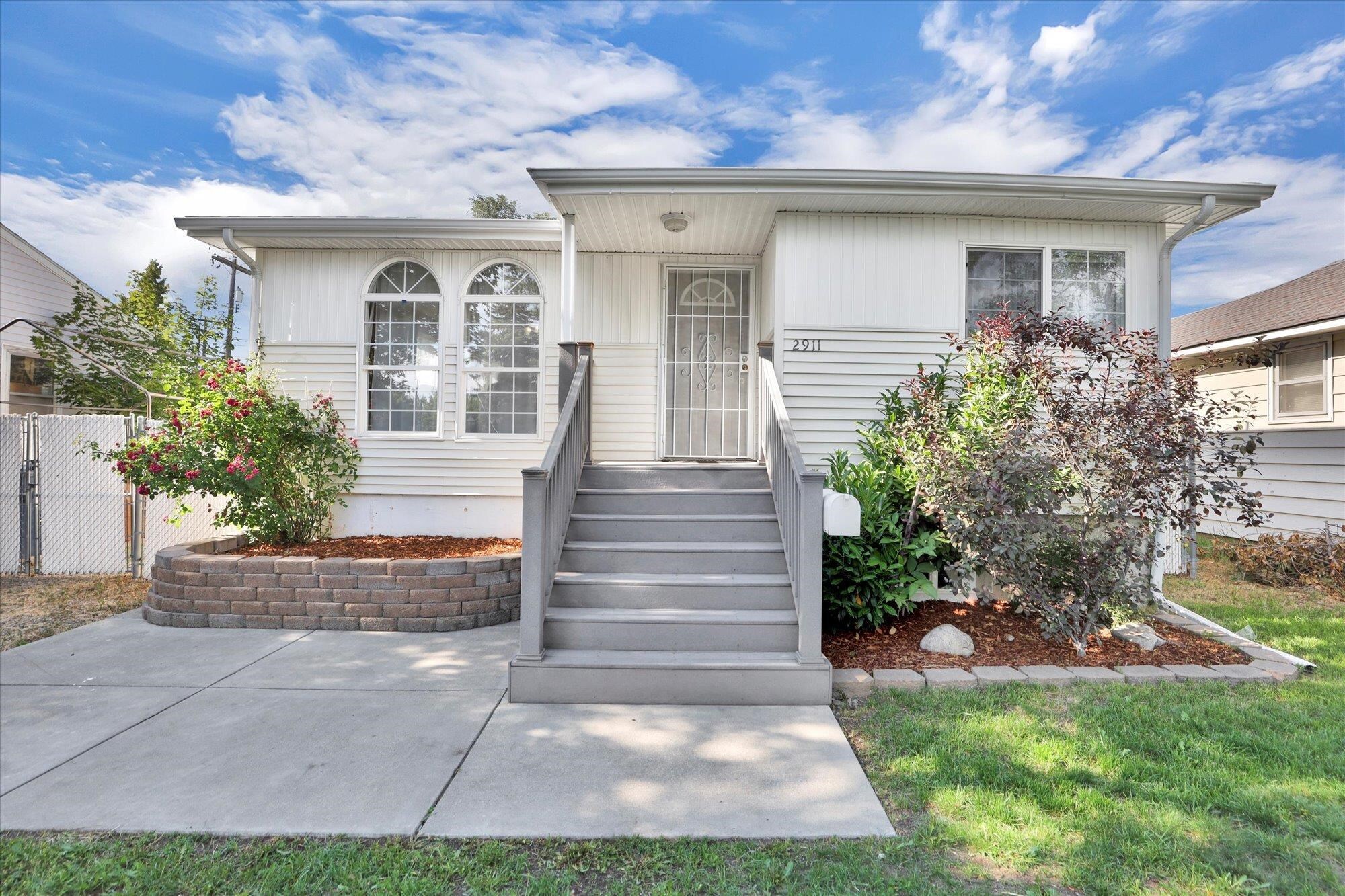 Property Photo: 2911 E Augusta Ave WA 99207