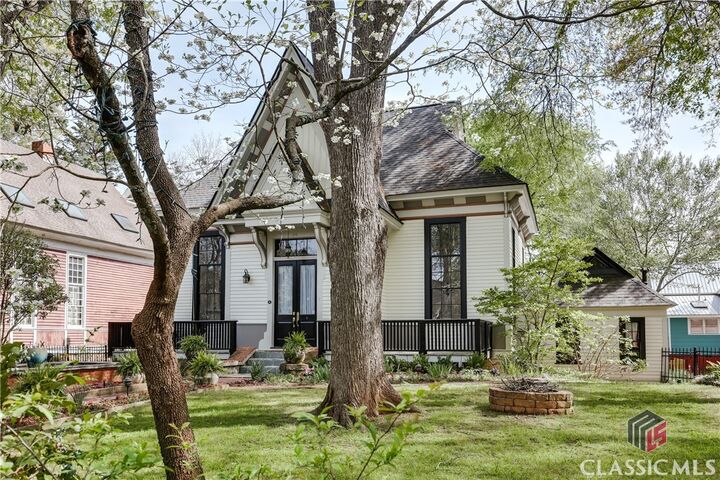 Property Photo: 475 Meigs Street GA 30606