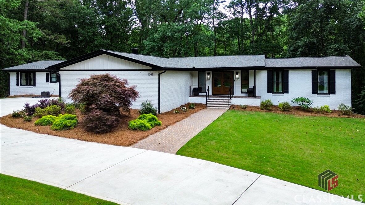 Property Photo: 1041 Hollow Creek Way GA 30677