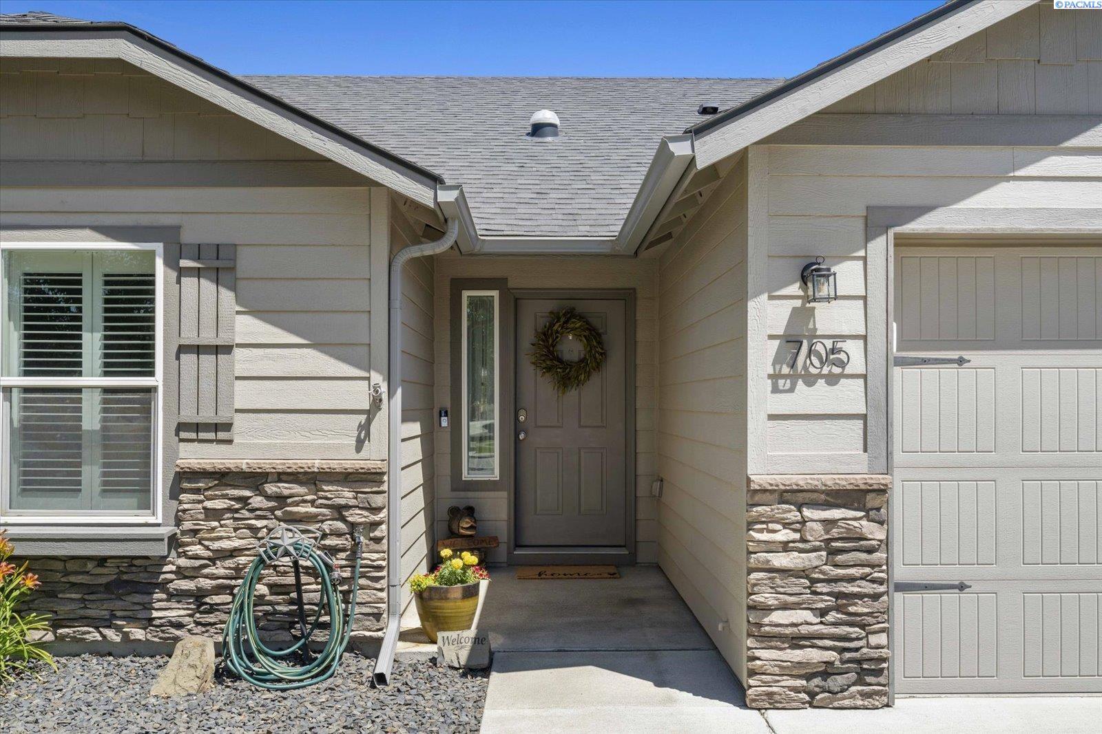 Property Photo: 705 S Texas St WA 99336-4085