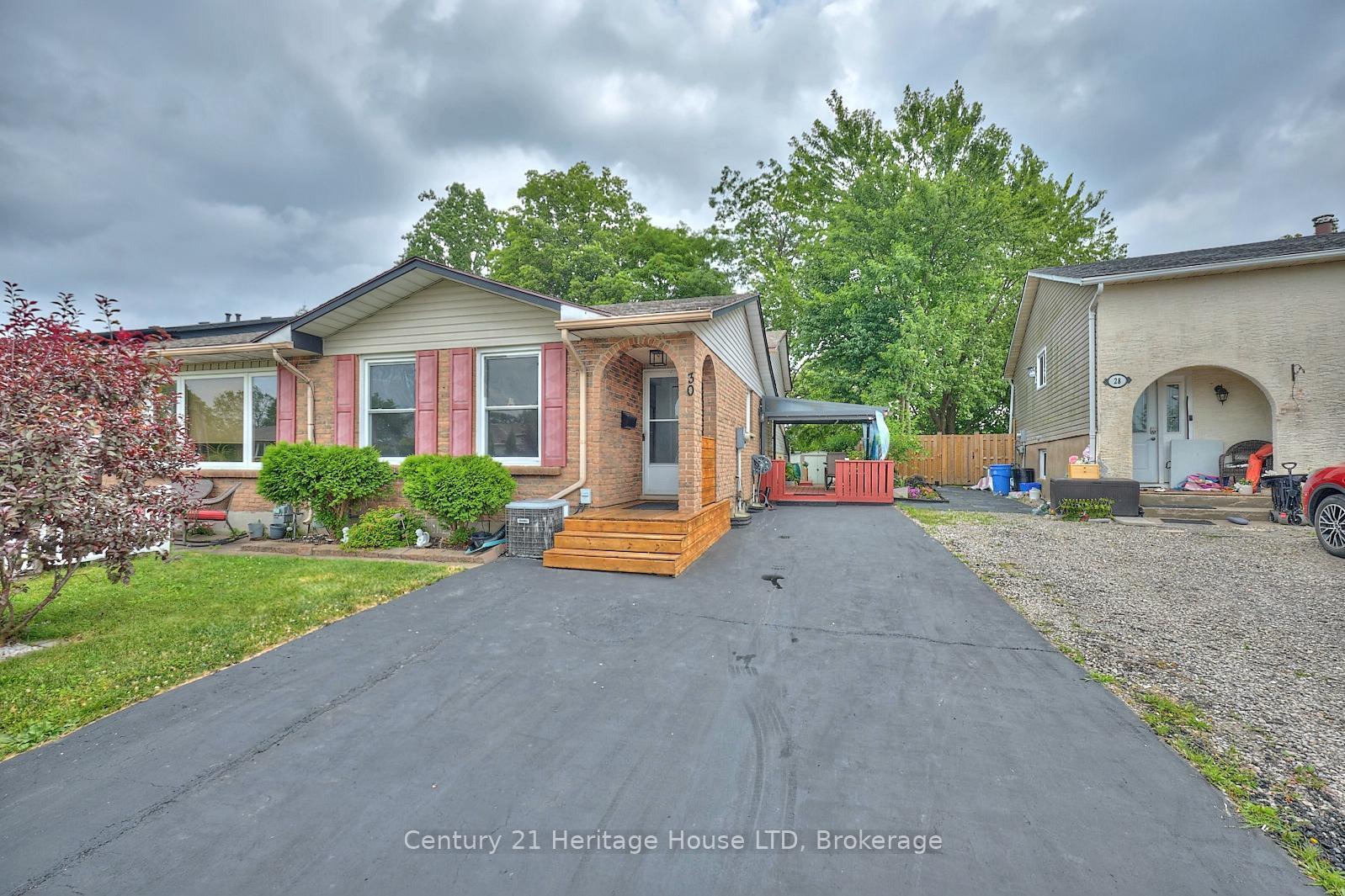 Property Photo: 30 Dodds Court ON L2A 5Z2