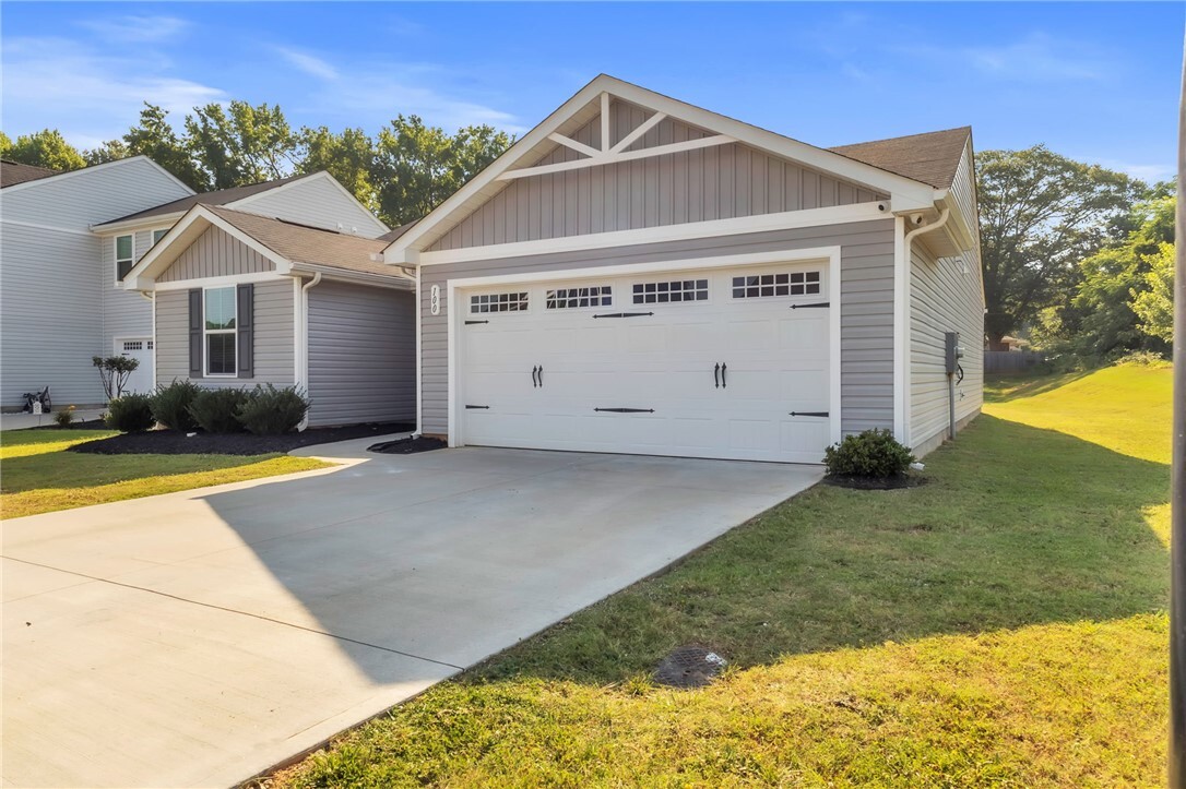 Property Photo:  100 Bleckley Trail  SC 29625 
