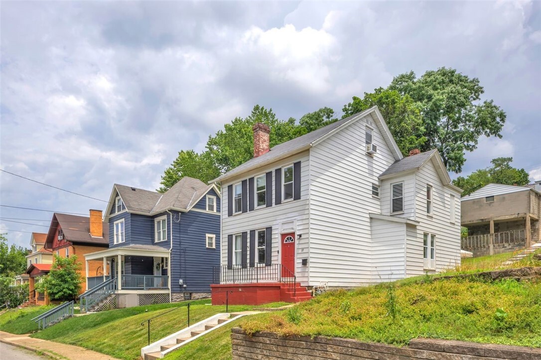 Property Photo: 27 Danvers Ave PA 15205