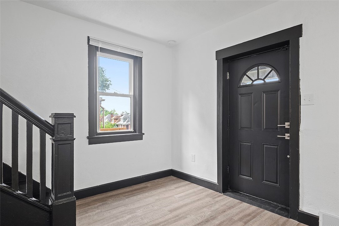 Property Photo:  1462 Elm St  PA 15221 