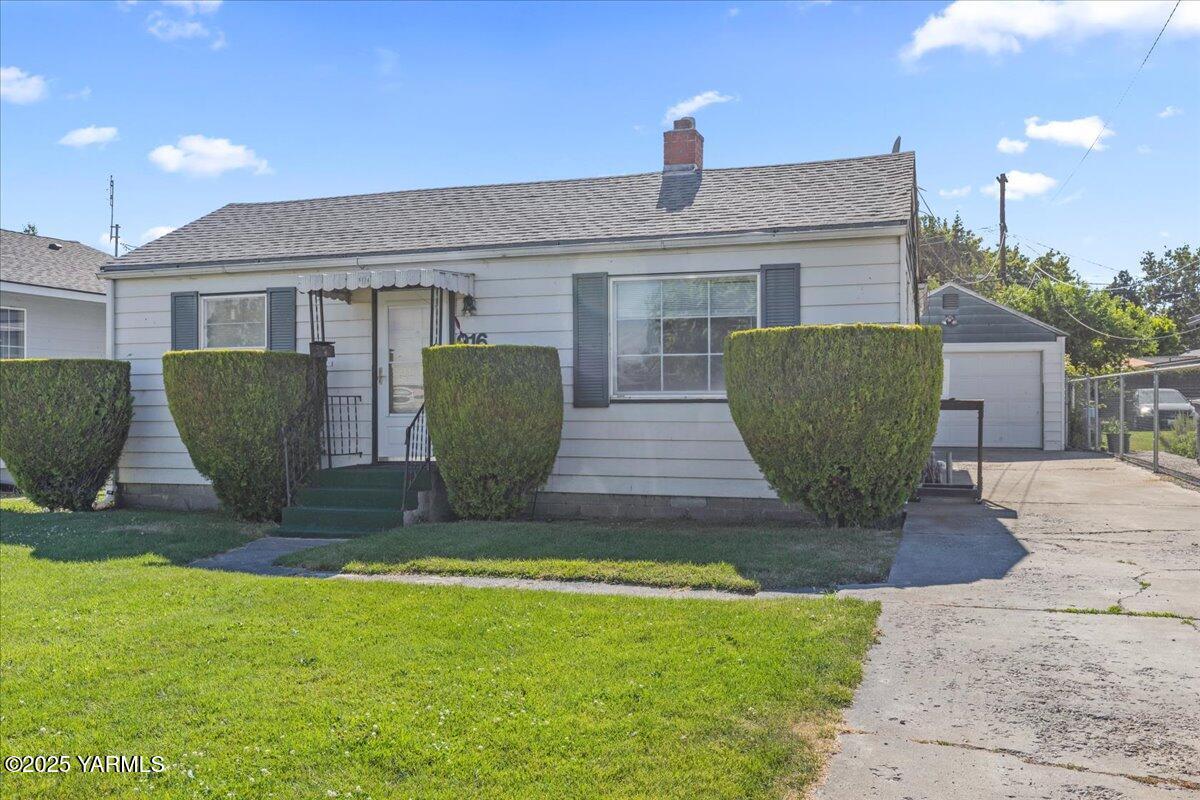 Property Photo: 916 S 1st Ave WA 98902