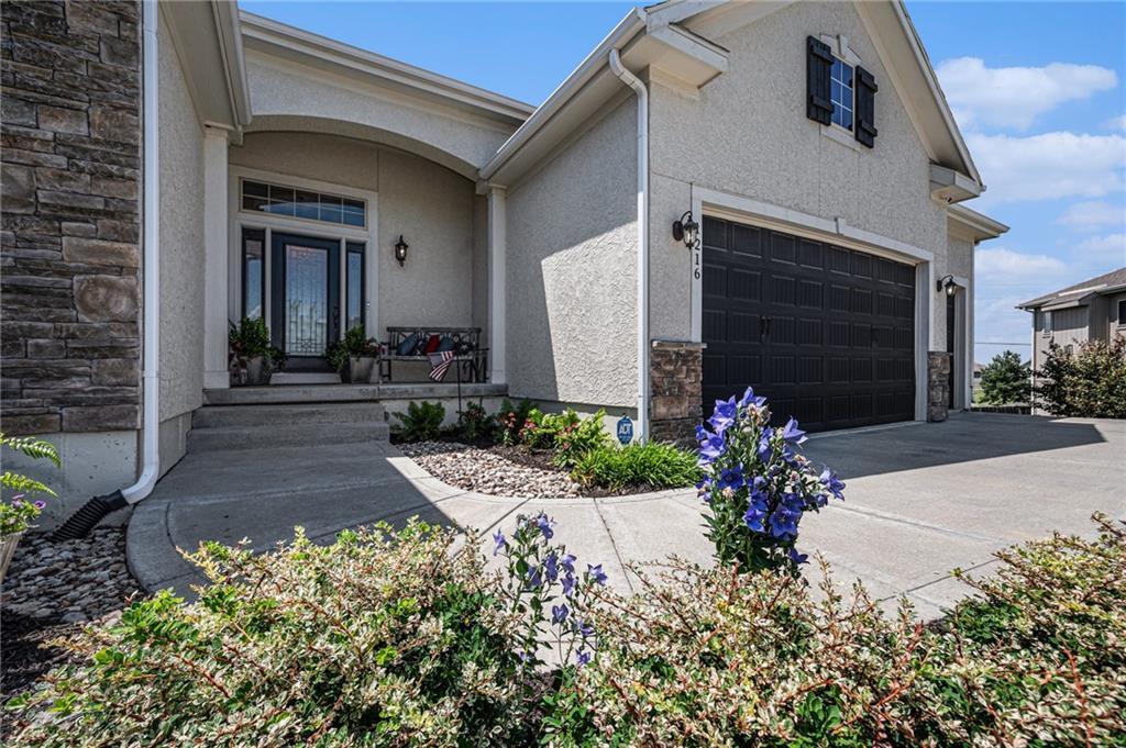 Property Photo:  1216 Cothran Court  MO 64083 
